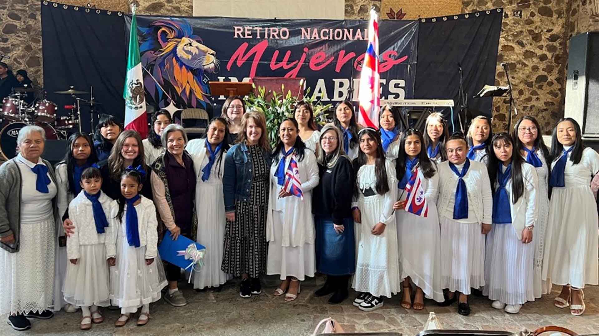Featured image for “Damas se reúnen para retiro en el sur de México”